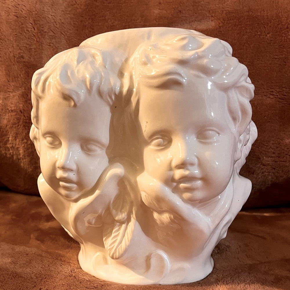 Vintage Cherub Angel Face Vase,Chalkware,
4 Angelic Faces, 71/4 X about 6” wide
